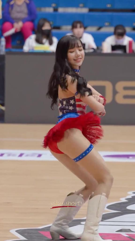 最好的啦啦隊(duì)小姐姐！自信，健康充滿活力！