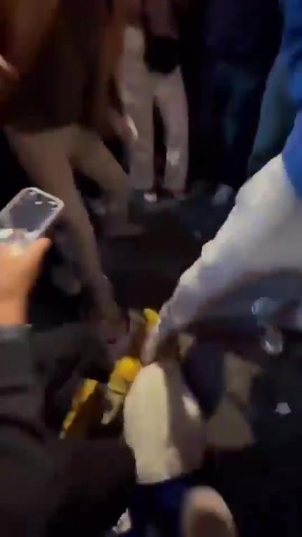 驚！尼克斯大勝步行者后，哈利伯頓遭主場球迷群毆