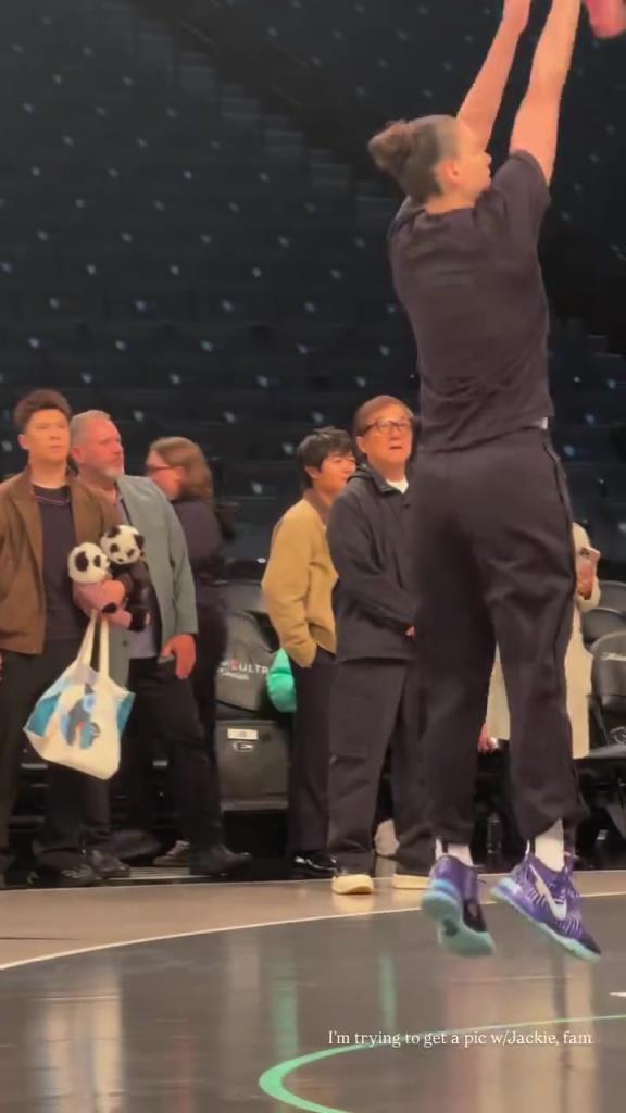 71歲成龍現身巴克萊中心看女籃比賽：她們投籃怎么那么準！?。?>
                                <div   id=